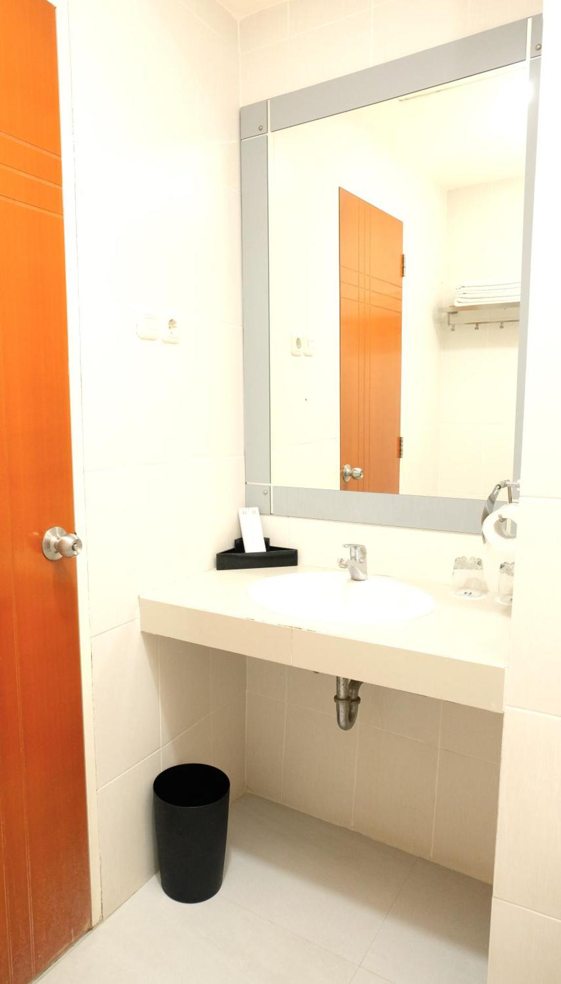Halogen Hotel Airport Surabaya Sidoarjo Esterno foto