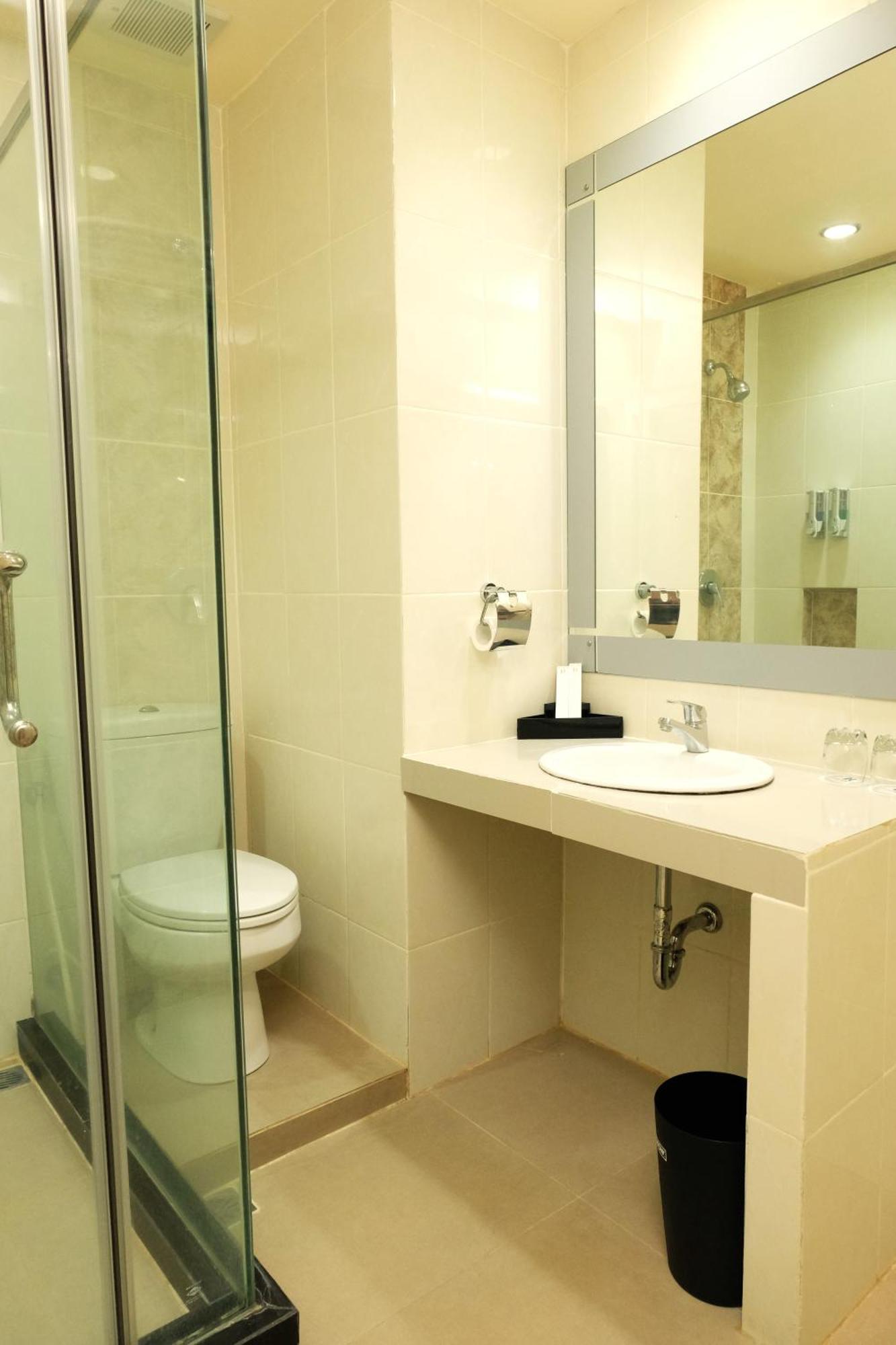 Halogen Hotel Airport Surabaya Sidoarjo Esterno foto