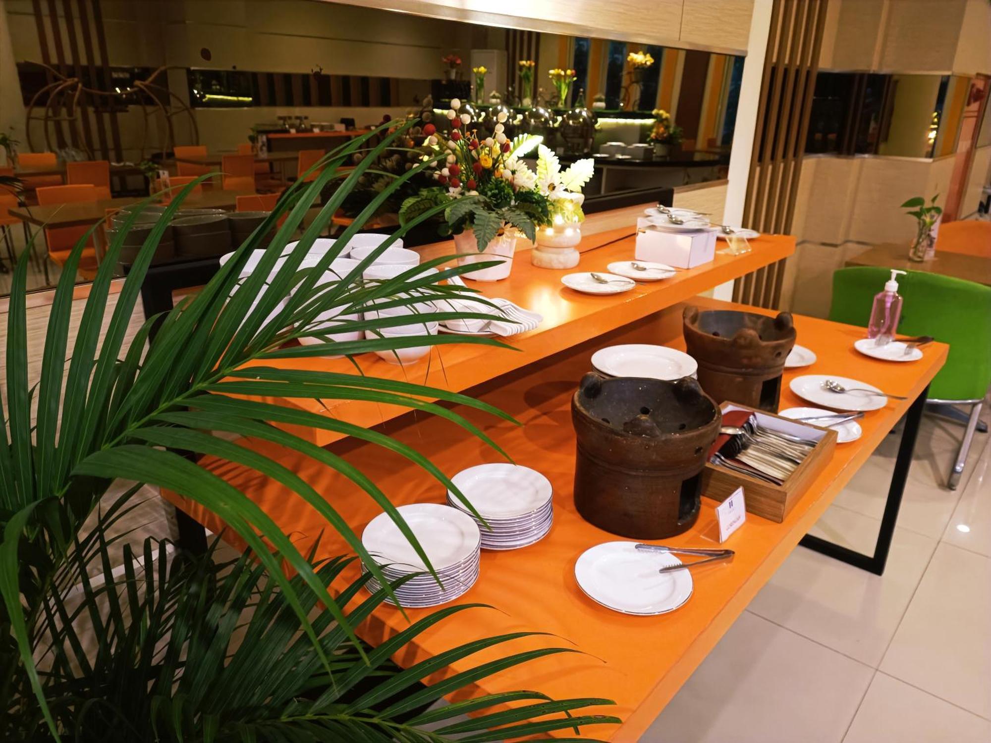 Halogen Hotel Airport Surabaya Sidoarjo Esterno foto