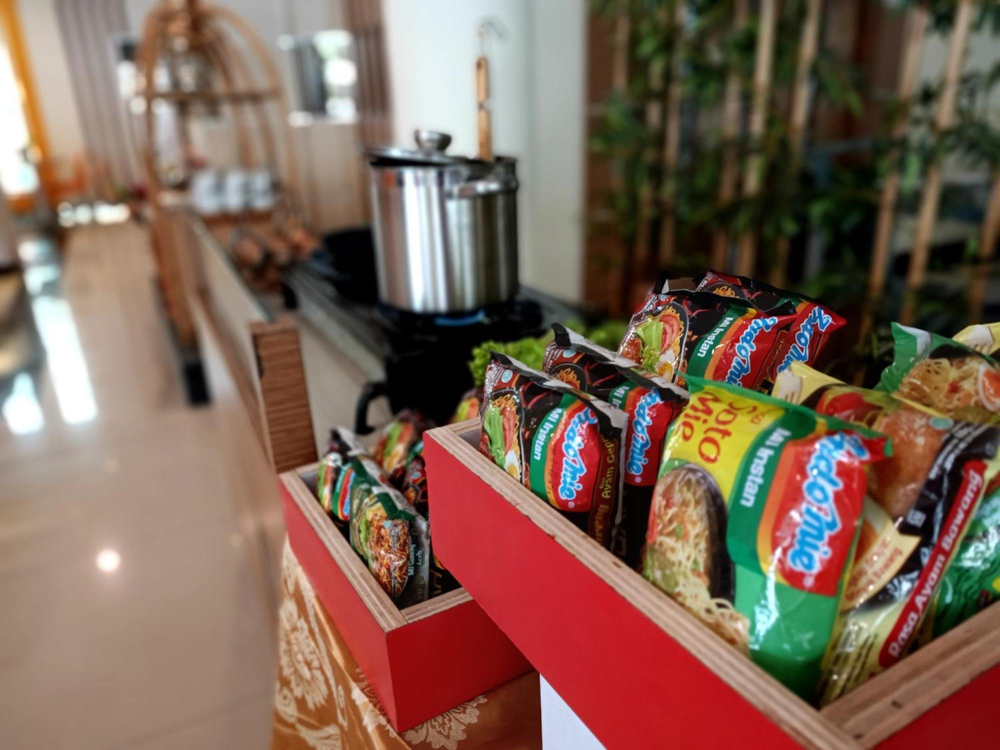 Halogen Hotel Airport Surabaya Sidoarjo Esterno foto