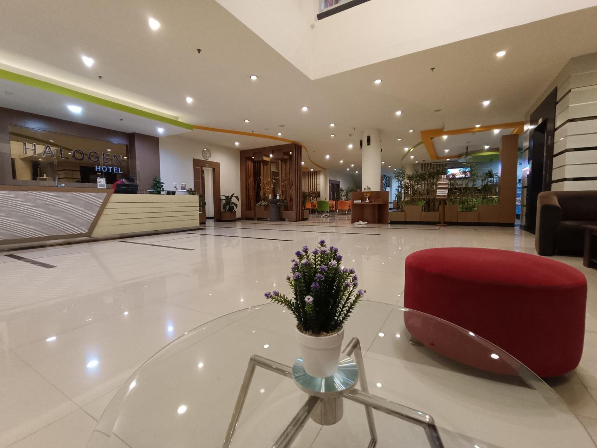 Halogen Hotel Airport Surabaya Sidoarjo Esterno foto