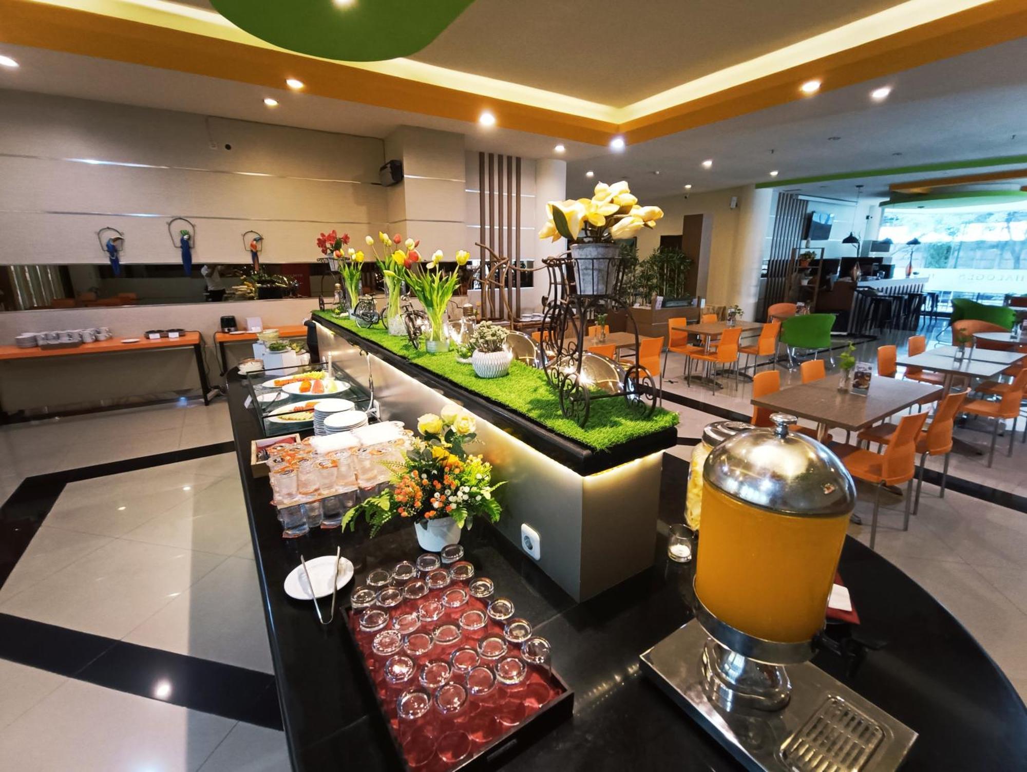 Halogen Hotel Airport Surabaya Sidoarjo Esterno foto