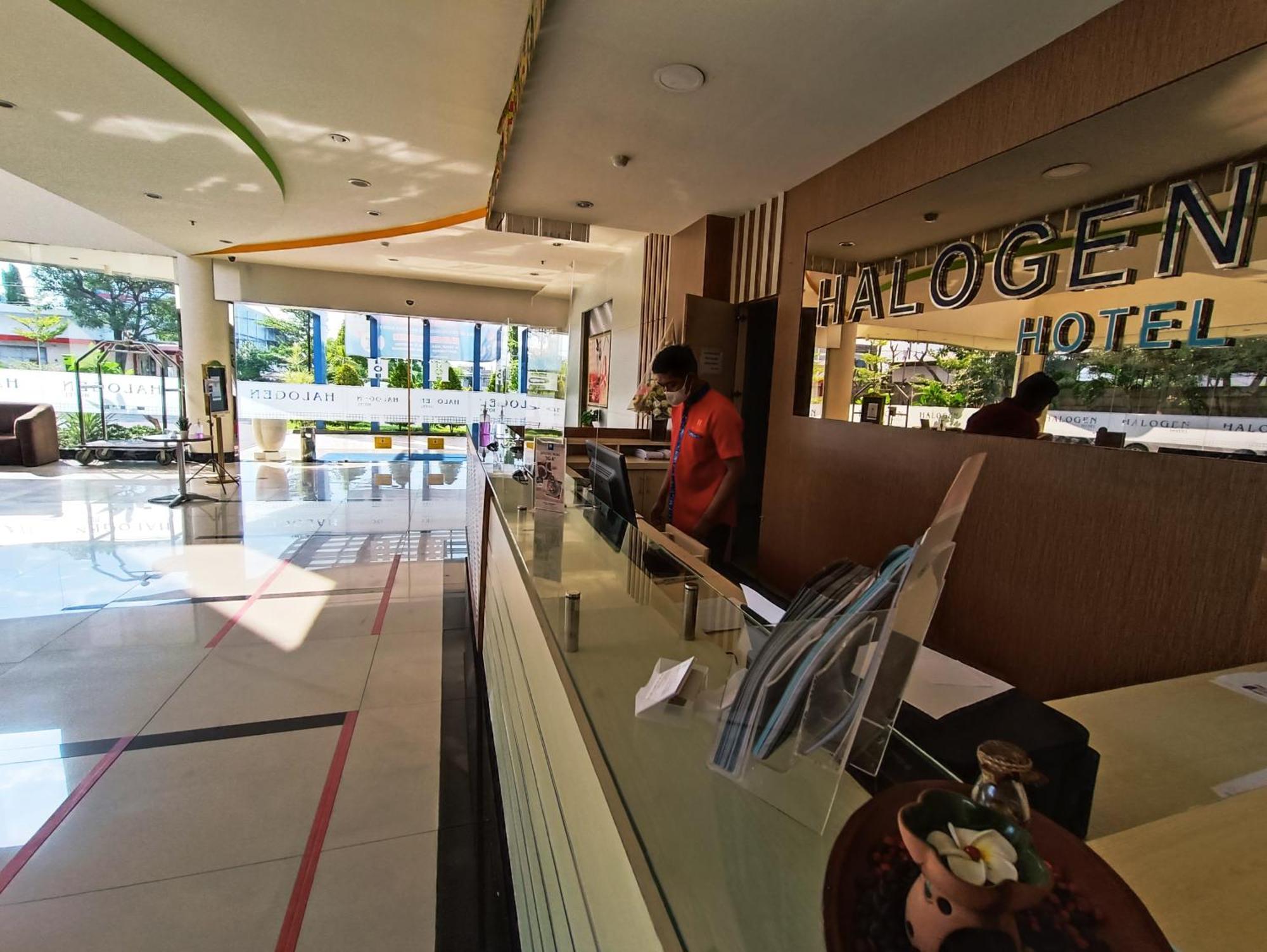 Halogen Hotel Airport Surabaya Sidoarjo Esterno foto